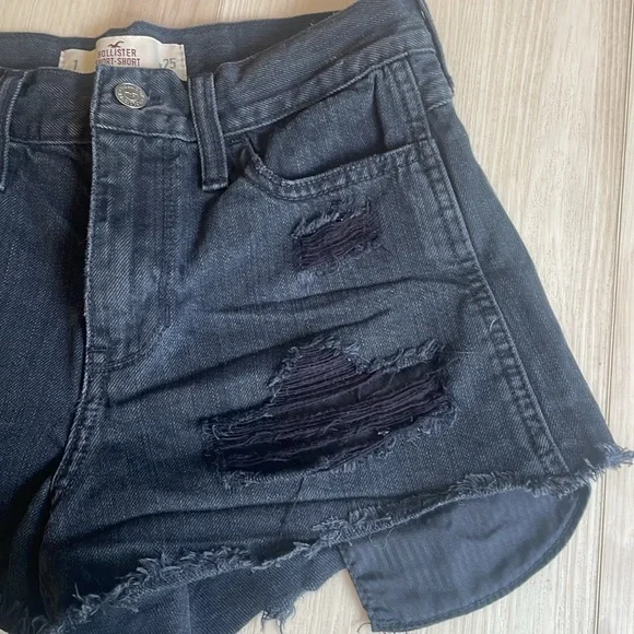 Hollister ripped high rise short shorts - Picture 3 of 10